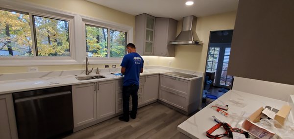 Final touches on a kitchen reno in Springfield