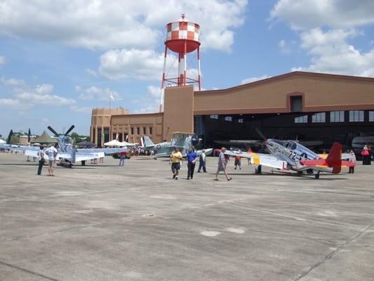 Pair of P-51s, Warbird; Hanger overview