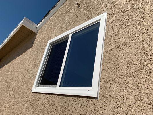 Outside pictures of dining room and kitchen windows replaced.