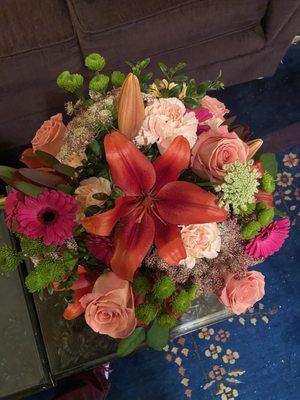 They do such a marvelous job selecting & showcasing each flower, combining  a variety of colors together!