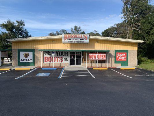 Exterior of Russell's Brooksville location