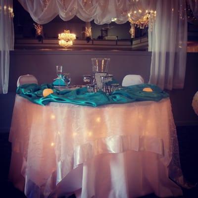 Sweet heart tables can look as great and have the romantic feel for the happy couple for a little quiet time.