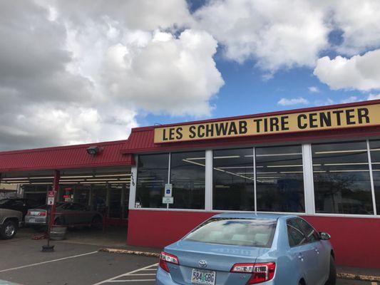 Les Schwab Tire Center