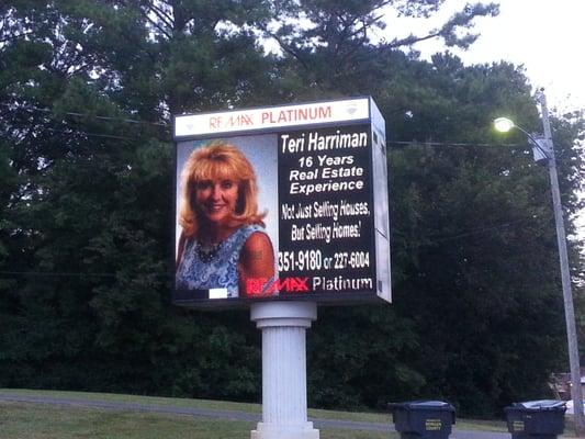 Signpost to RE/MAX Platinum, Decatur, AL