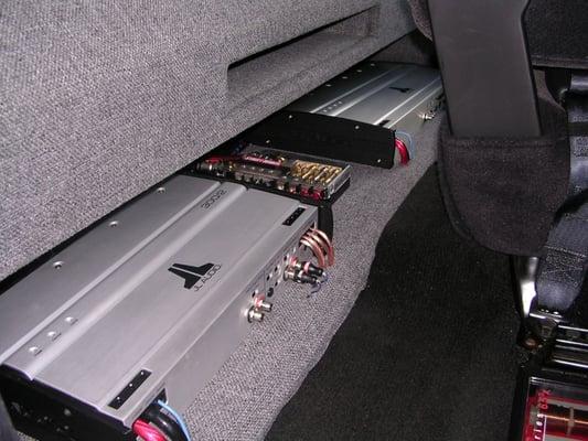 Custom JL Audio amplifier install in a 2002 Dodge Dakota.