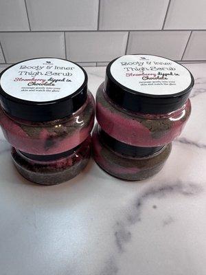 Booty & inner thigh scrub
Natural booty enhancement oil
Strawberries dipped in chocolate