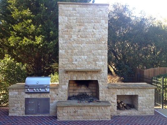 Fireplace & Outdoor Kitchen