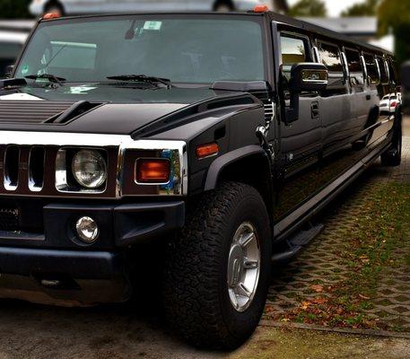 LGV LIMO. HUMMER LIMO RENTAL. HUMMER. LUXURY TRANSPORTATION. CHAUFFEUR SERVICE.