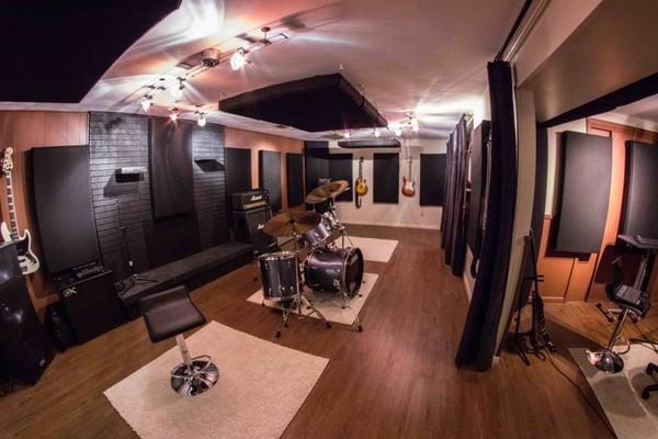 Sound Minded Music Academy hosts lessons in a fully equipped music recording and production studio in Denver, CO