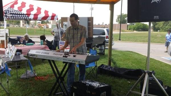 Smooth Jazz Music Performed by Keenan Baxter at the Portage Market! LIsten & Join his fan club at www.reverbnation.com/keenanbaxter