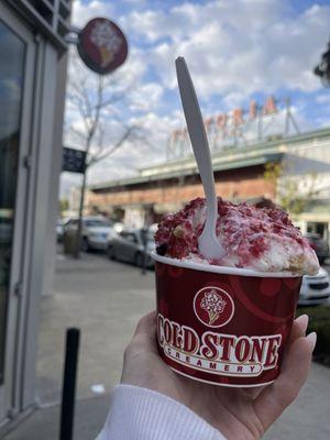 Sweet cream with raspberry and graham crackers.