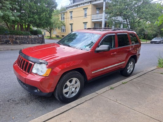 This is the beautiful Jeep Grand Cherokee Laredo I purchased from Amey's!