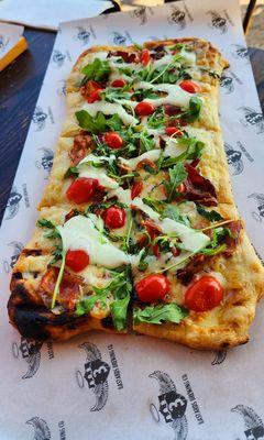 BLT flatbread