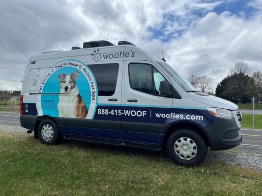 Woofie's mobile grooming van