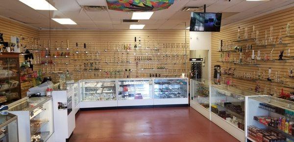 2 HYH Smoke Shop