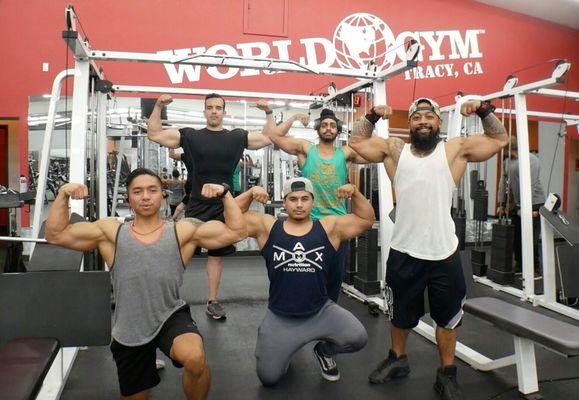 Group shot from one of our 4th community lift at world gym Tracy ca