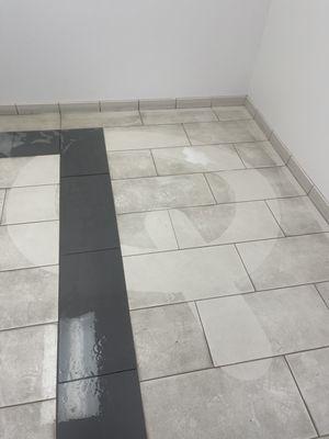 Can you see the Q in the tile?