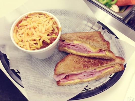 Chili with bean & Grilled ham and cheese