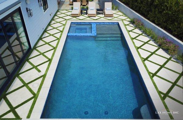 Pool & spa with automatic pool cover