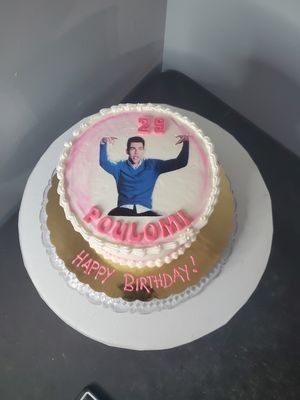 6 inch round cake with edible image on top