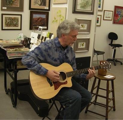 Sam Marshall, musician and photographer, entertains at an ArtWalk. ©Connie Springer