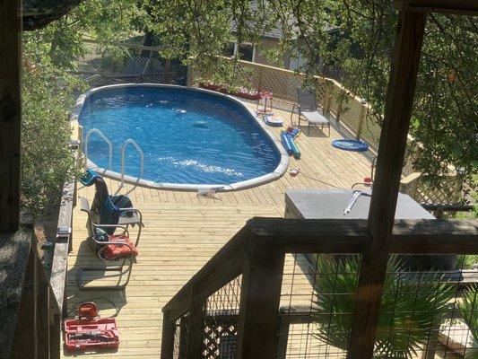 Pool deck hot tub