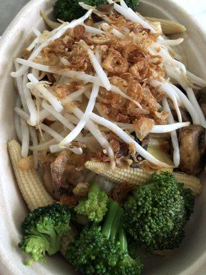 Build a Bowl: Chicken, Broccoli, Baby Corn, Bean Sprouts, Crispy Garlic. ($10.00)