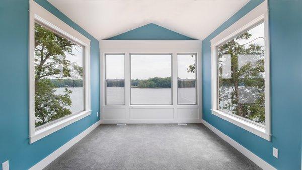 Sunroom in Newaygo on Pettit Lake!