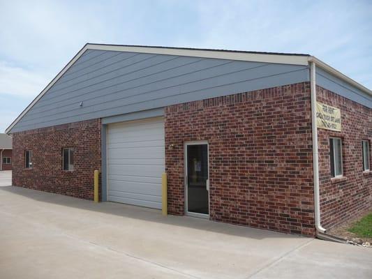 FOR LEASE: 3959 N. Woodlawn