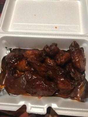 Bone-in wings (10) with BBQ sauce.  There is a limited number of sauce choices but hey, you're in the country.