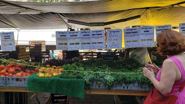 The only long line was for fresh vegetables.