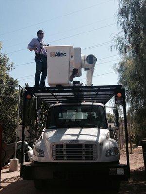 Luis Casas Tree Service out in the field.