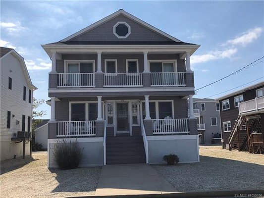 4 Bedroom Home in Surf City is for sale. Call me for details