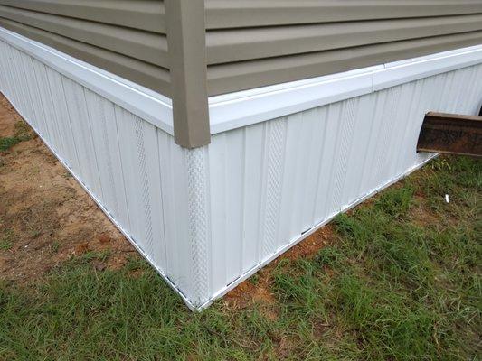 Smith's Mobile Home Relevel and Skirting