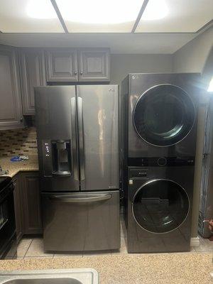 LG refrigerador and washer/dryer combo sold in ontario ca