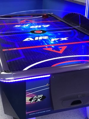 Air hockey table