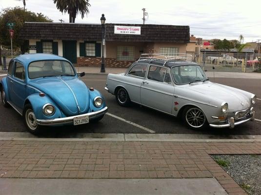 Old VWs outside of Vee Parts.