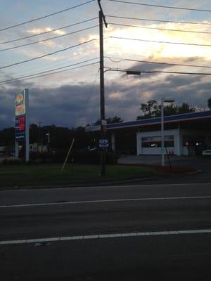 Walpole Gulf -- 975 Providence Highway / Route 1, Walpole                       Sign & Station (from Rt 1)