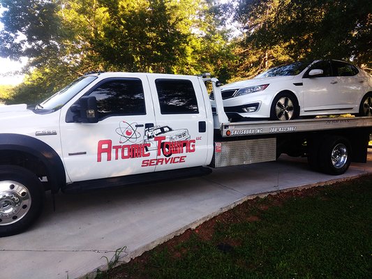 Flat bed tow truck