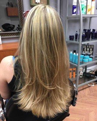 That's my hair, really natural and beautiful blonde! Amazing job ! :)