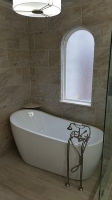 Free standing tub and tile work