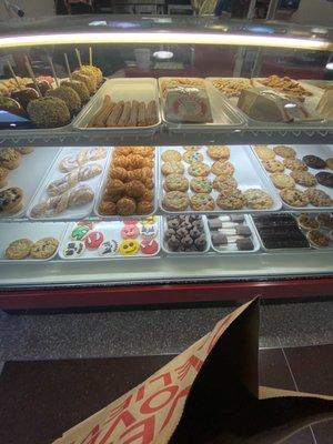 Lots of fresh baked cookies to choose from!