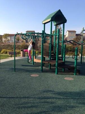 My kid enjoys the monkey bars here.