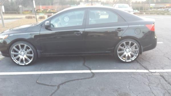 2013 kia forte with 20 in rims