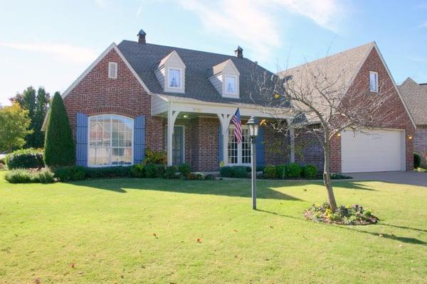 Single family home in a great Union subdivision in south Tulsa.  Pretty corner lot across from the park and pond...