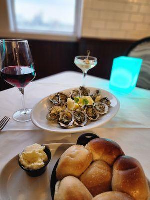 Bread rolls and roasted oysters