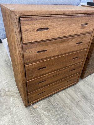 Wood chest of Drawers