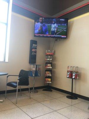 Nice TV.  Clean  Professional  Come Here.. they have free popcorn and nice A/C waiting area