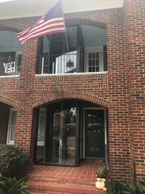 vacuum elevator installed on a 2-story porch