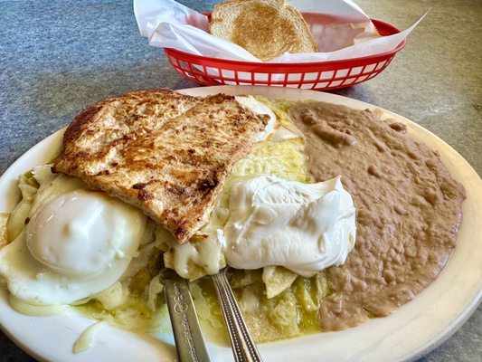 Desayuno Arandas - chilaquiles with green sauce and chicken breast. The eggs are an add on.